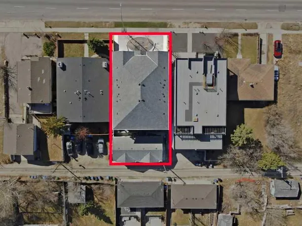 3318 W Centre St NE #2, Calgary, AB T2E 2X8