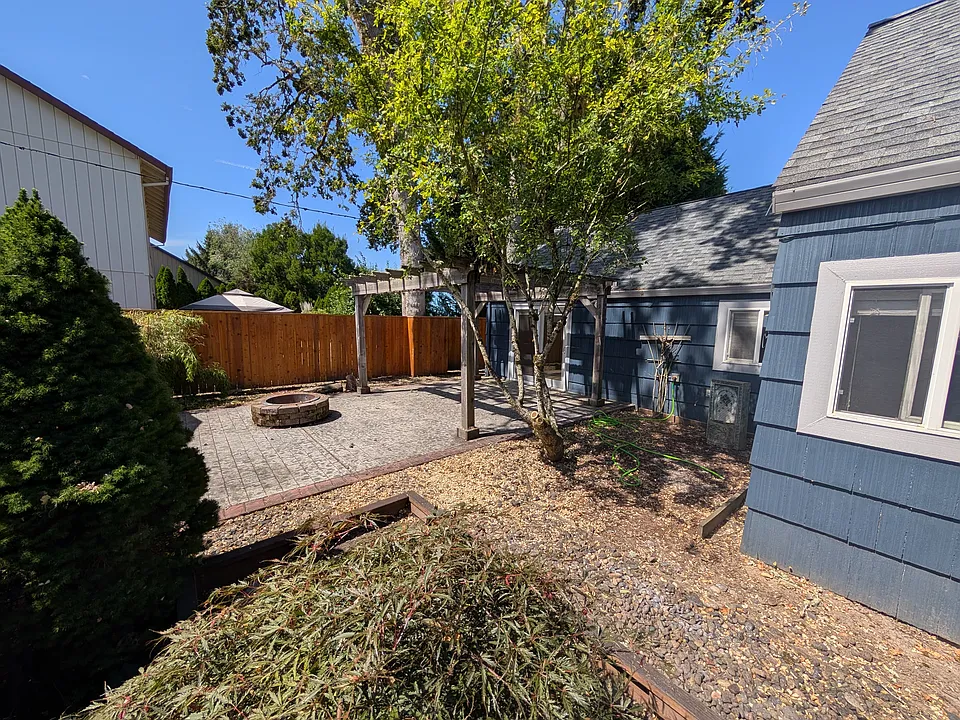 875 SE 66th Way