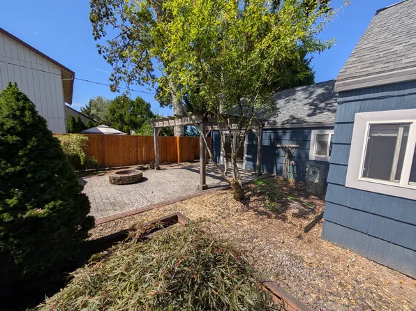 875 SE 66th Way, Hillsboro, OR 97123