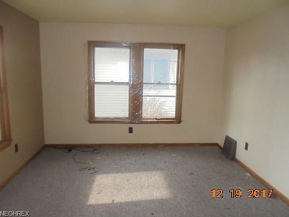 2nd image of 140 Caroline St