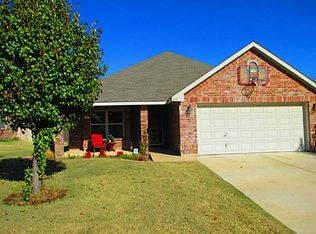 517 Kriston Dr, Azle, TX 76020