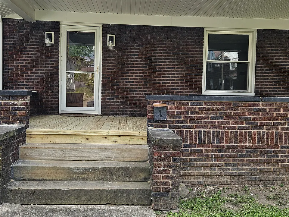 1446 S Linden Ave