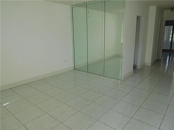3rd image of 101 NW 204th St APT 3