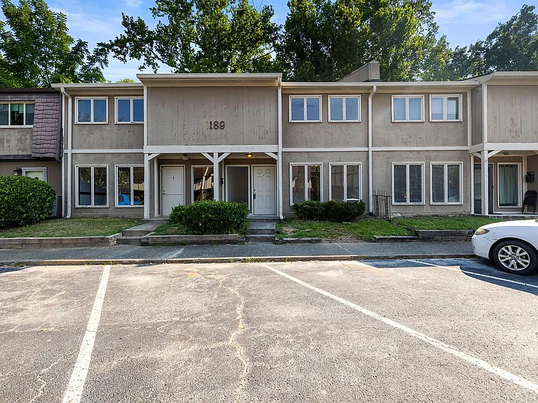 1189 Ashborough Dr SE #F — Photo 1