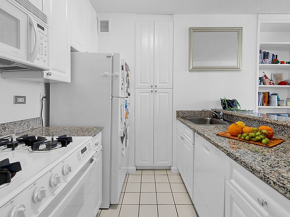 4th image of 5 E 22nd St APT 4M