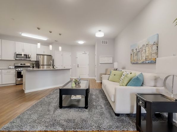 50 N Middletown Rd APT 206