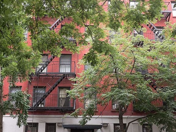 5th image of 125 E 4th St APT 6