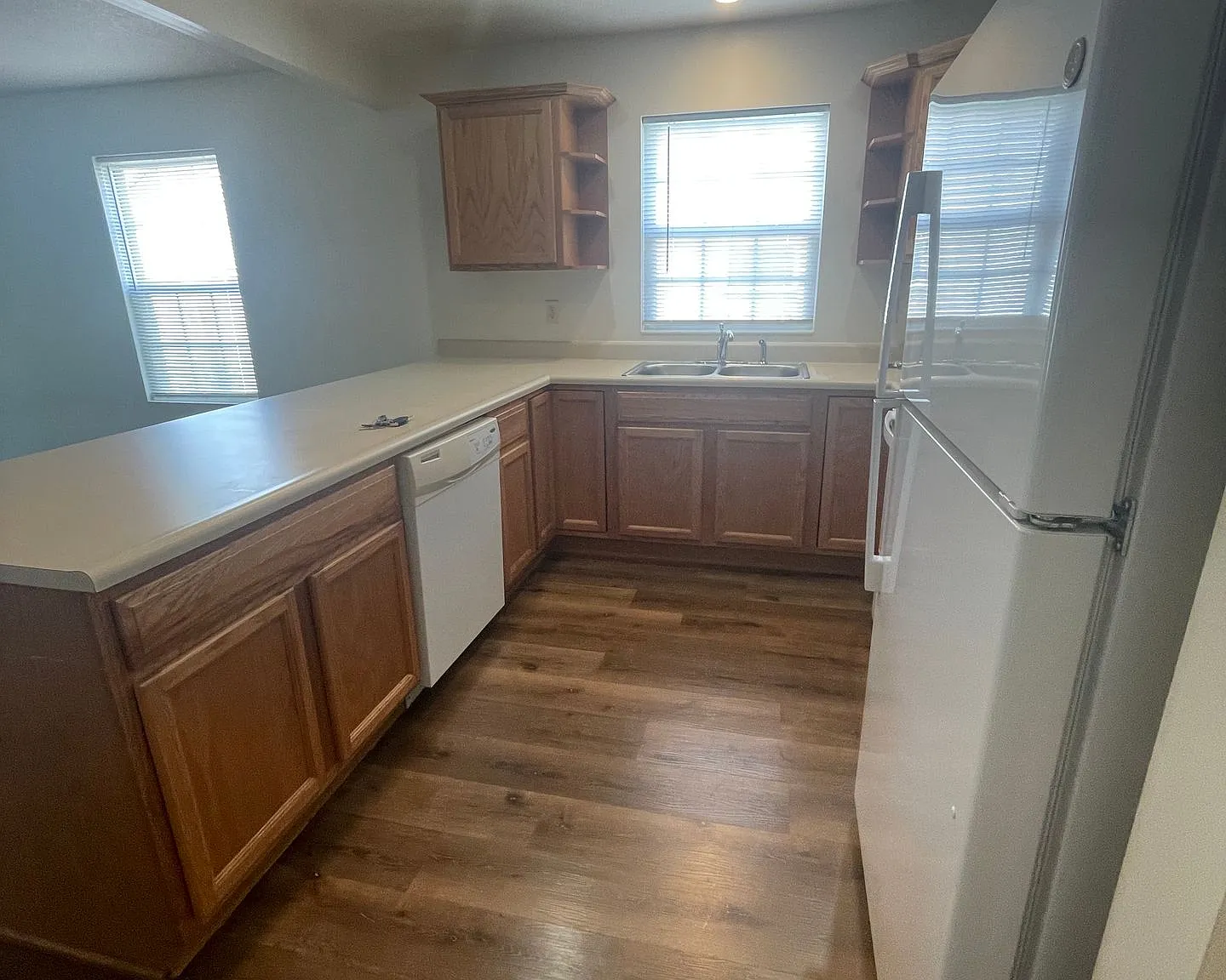 Single Family two bedroom, two bathroom, two car garage home is ready for you. — Photo 4