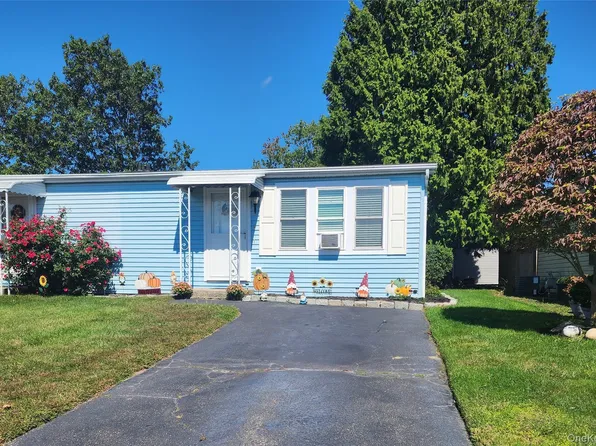 38B Village Circle S, Manorville, NY 11949