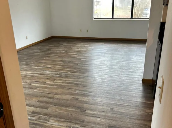 653 Vicksburg Dr, Belleville, IL