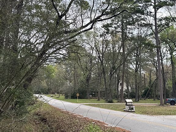 4th image of 8702 Dogwood Dr