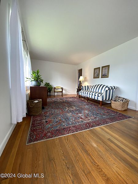 3rd image of 82 Forest Avenue