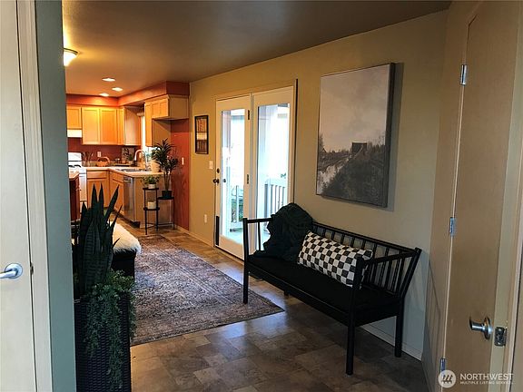 2nd image of 6205 73rd Avenue NE