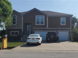 804 168th St, Basehor, KS 66007