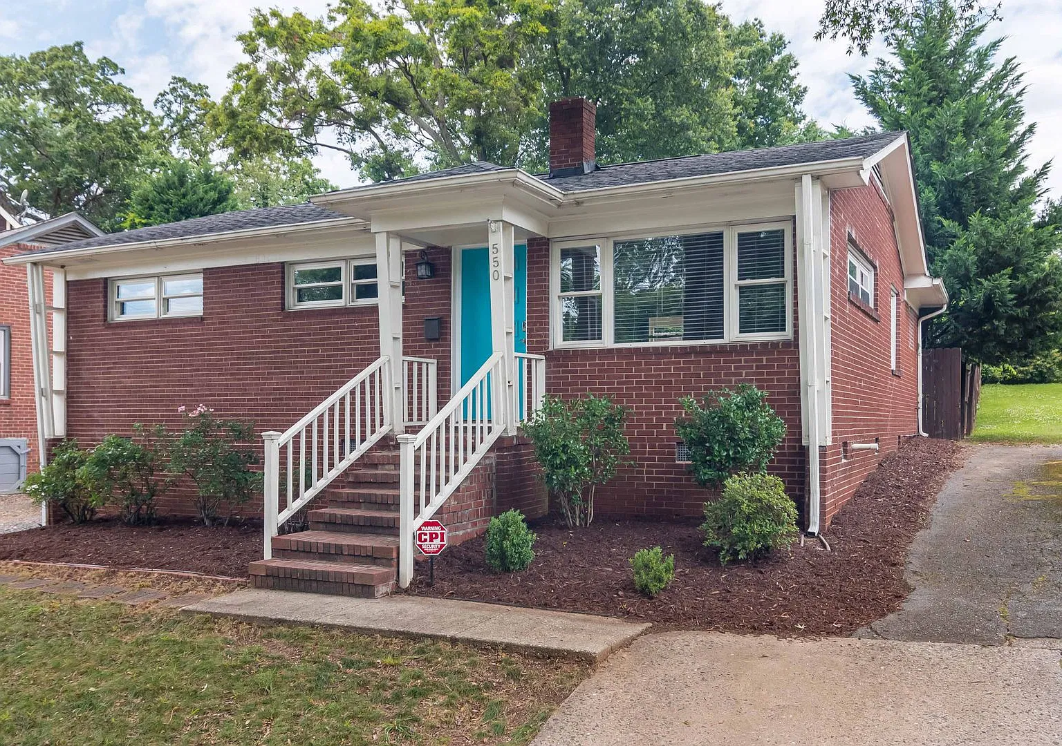 550 W Kingston Ave — Photo 1