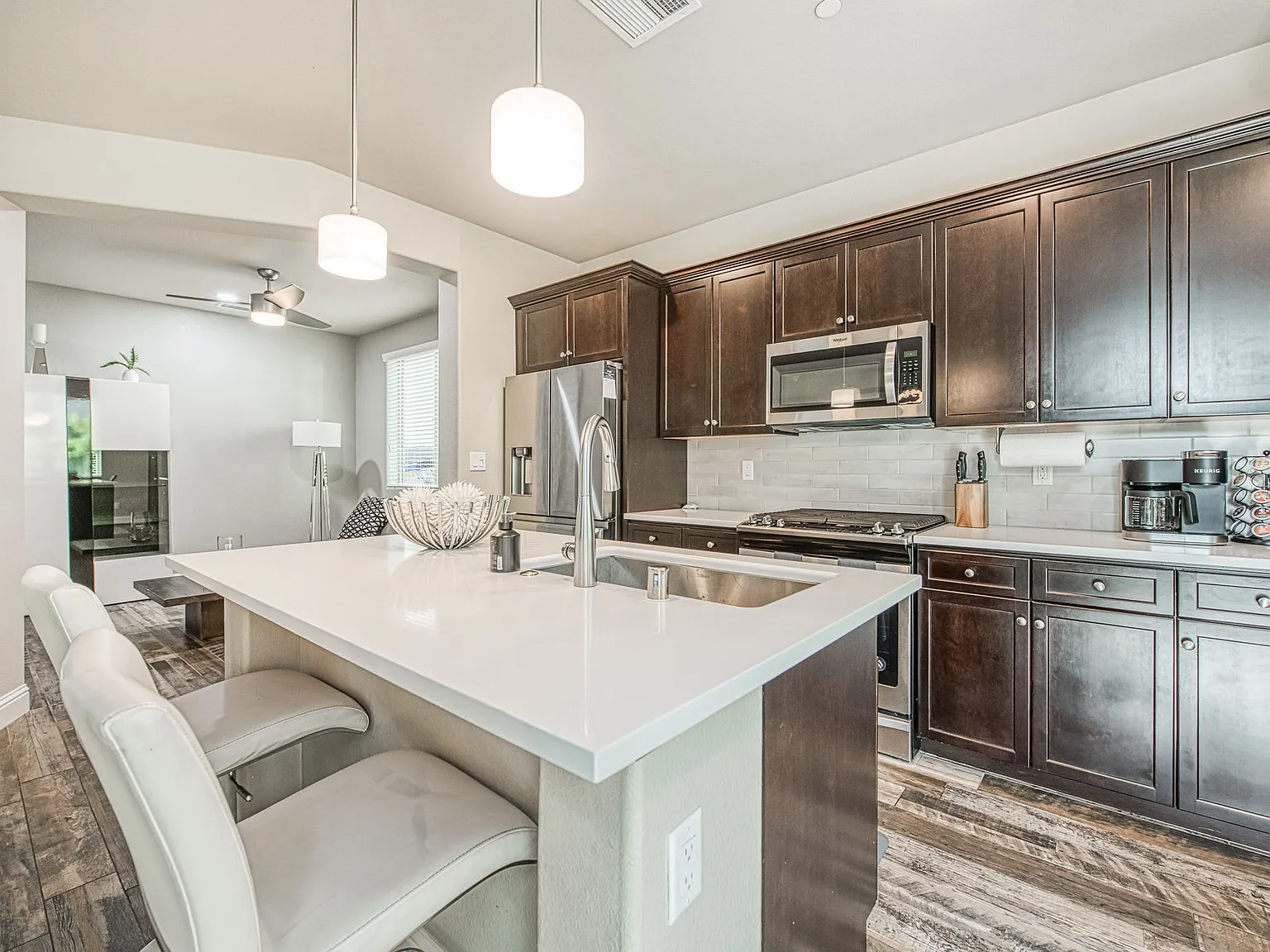 3 bed, 1799 sqft, $2,900 — Photo 3