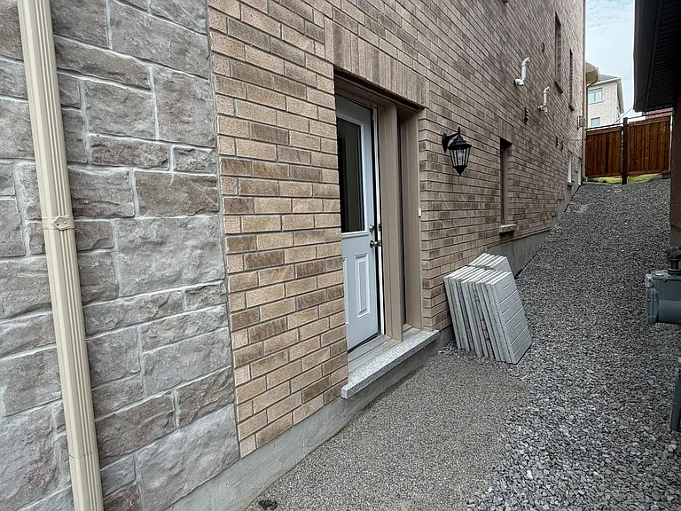 177 Rowe St — Photo 3