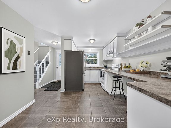 4th image of 129 Victoria Rd N #75