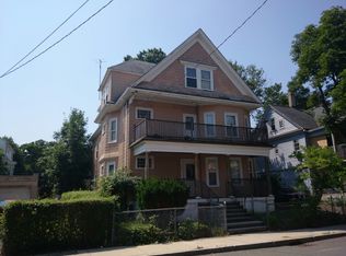 28 Nightingale St, Dorchester, MA 02124