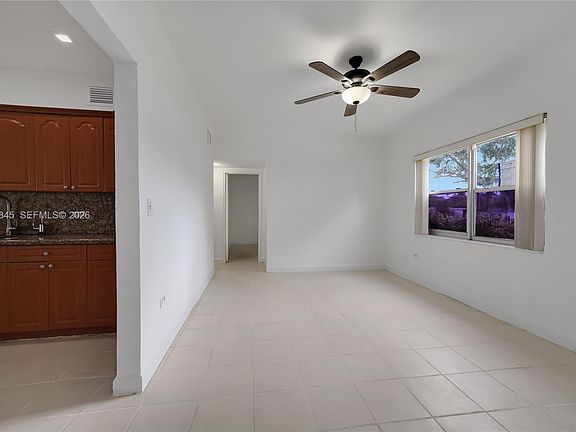 5th image of 125 NW 121st St