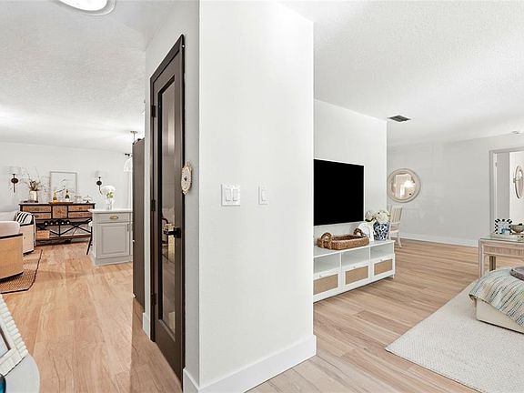 3rd image of 8 Clearview Dr