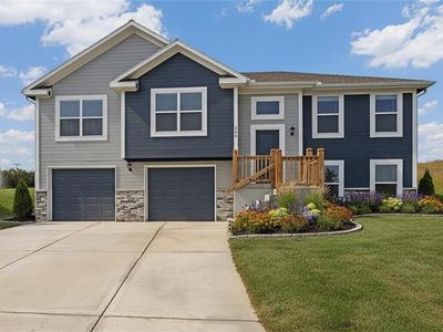 710 Blazing Star Dr, Raymore, MO, 64083