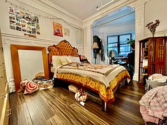 Rented by R New York