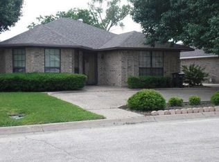 1201 Meadow Ridge Dr, Denton, TX 76201