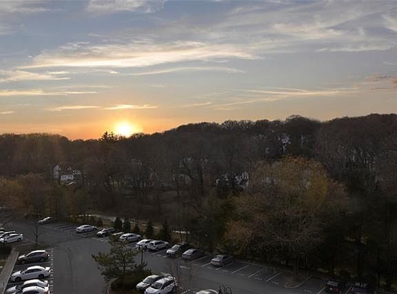4th image of 35 N Chatsworth Ave