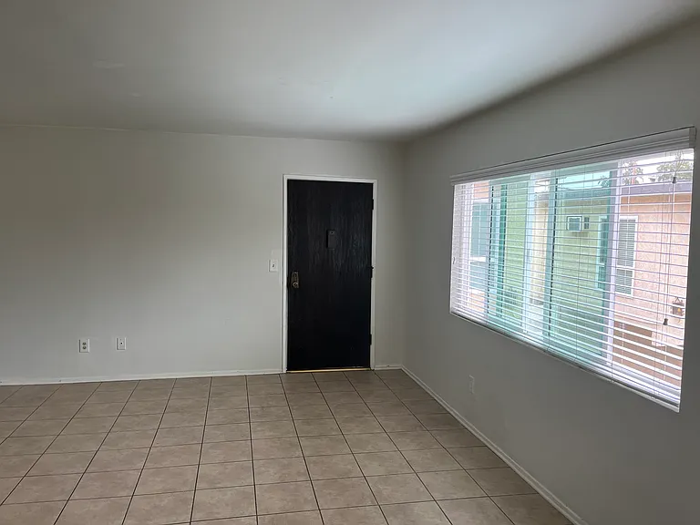 6544 S Pickering Ave #E — Photo 9