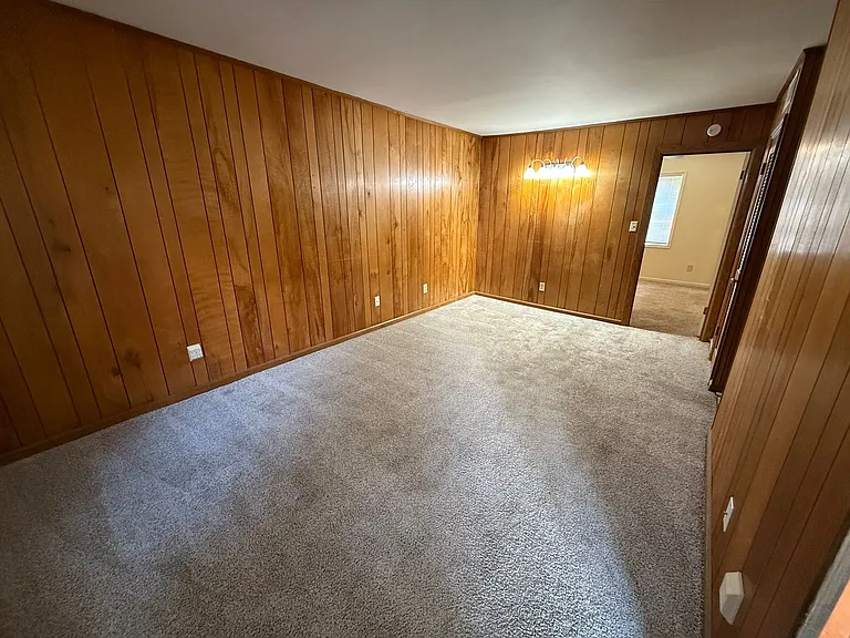 586 Franklin St — Photo 20