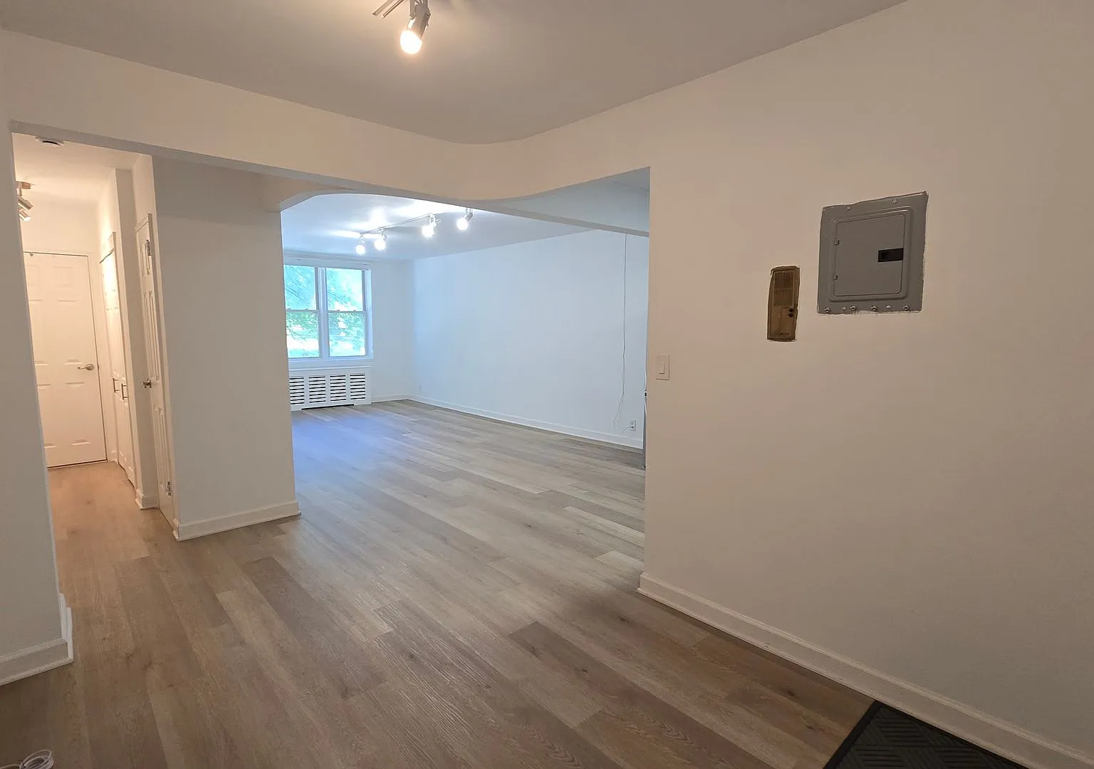 2160 Center Ave, Fort Lee, NJ 1 Bed / 1 Bath — Photo 2