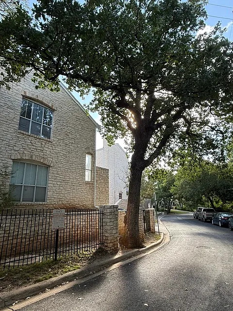 2 bed, 845 sqft, $2,499 — Photo 3
