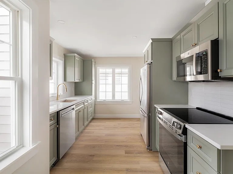 121 Fayette St #B — Photo 2