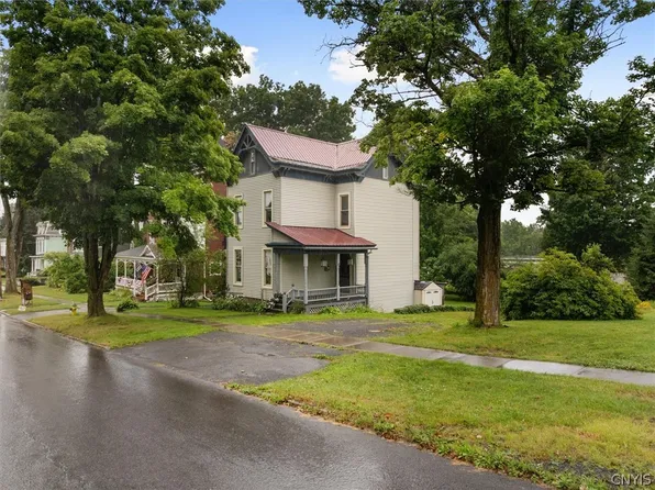 371 Putnam St, Waterville, NY 13480