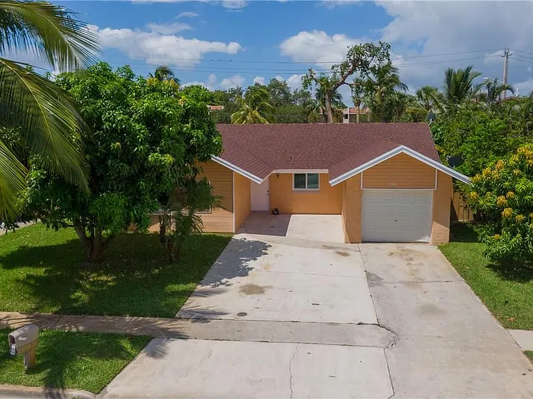 5332 NW 29th Ct — Photo 1