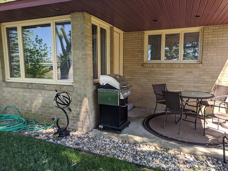 1st image of 2471 N Lakeview Dr
