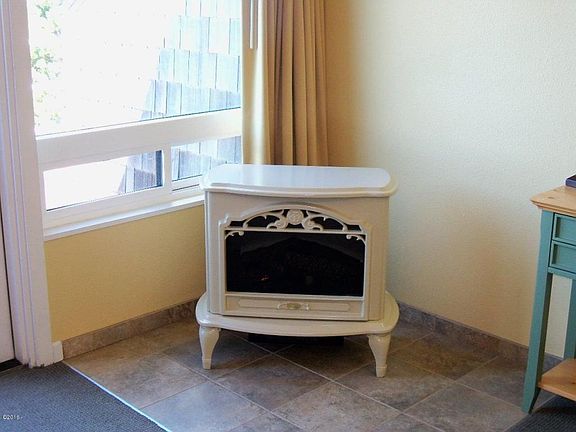 4th image of 1000 SE Bay Blvd #H412