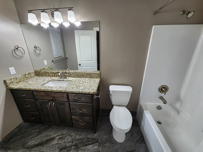 3448 N Coral Way — Photo 10