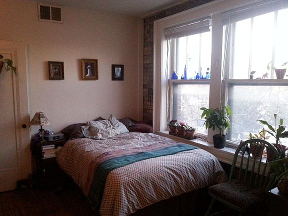 3rd image of 2530 N Sacramento Ave APT 304