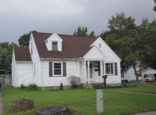 716 Scheurmann St, Essexville, MI