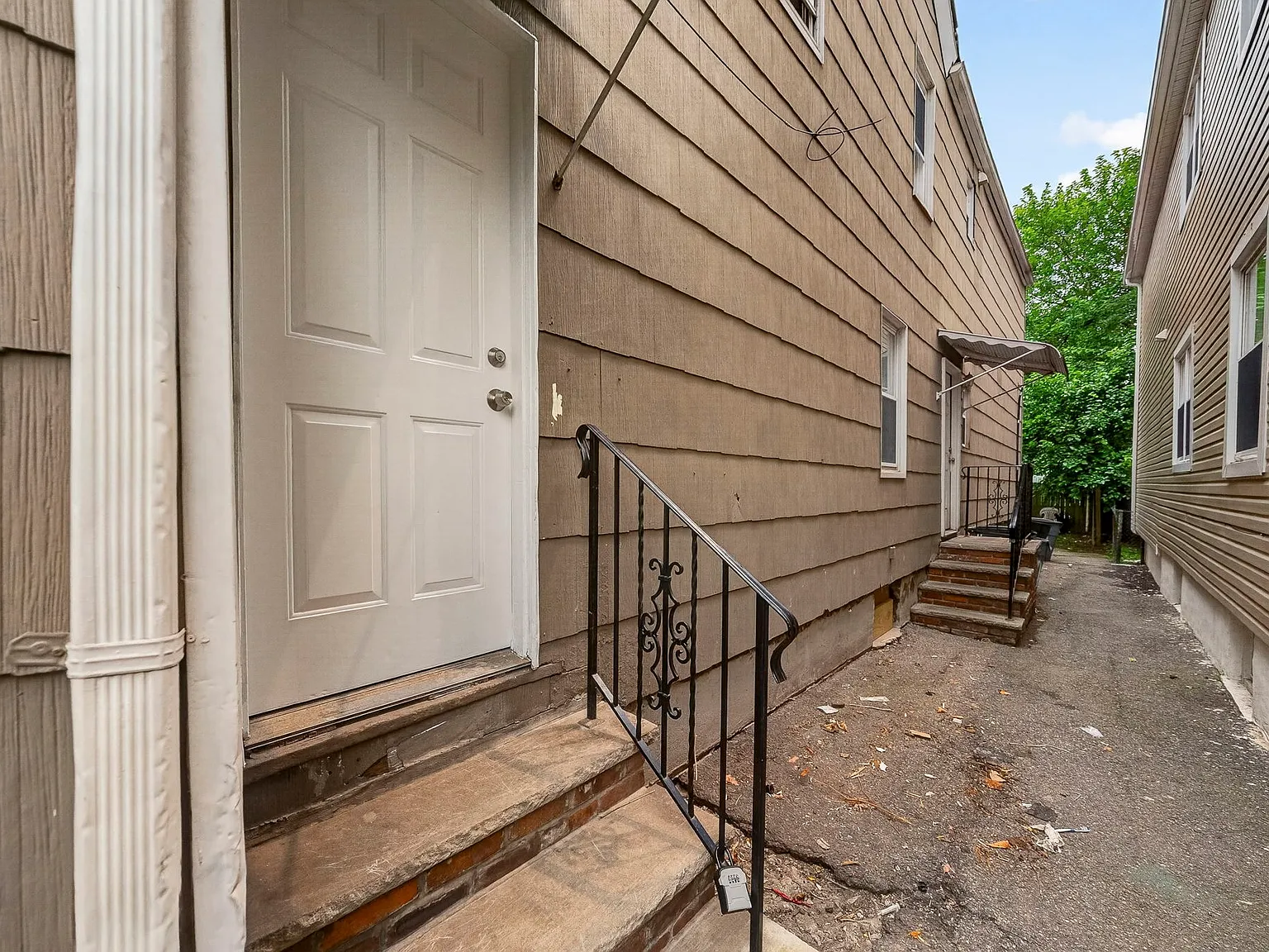 2 bed, 1200 sqft, $2,200 — Photo 2