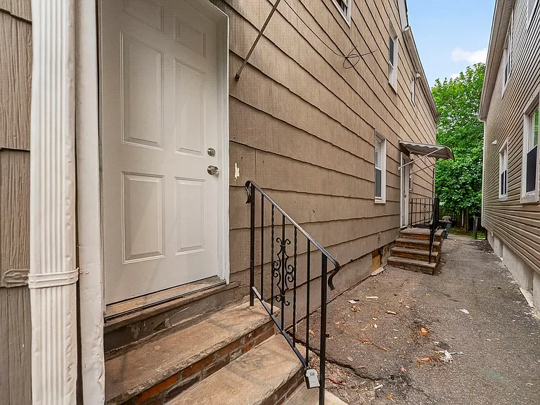 130 Lincoln Ave #2 — Photo 2