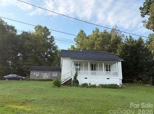 11 Republic St, Great Falls, SC 29055