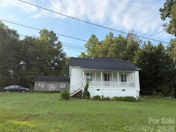 11 Republic St, Great Falls, SC 29055