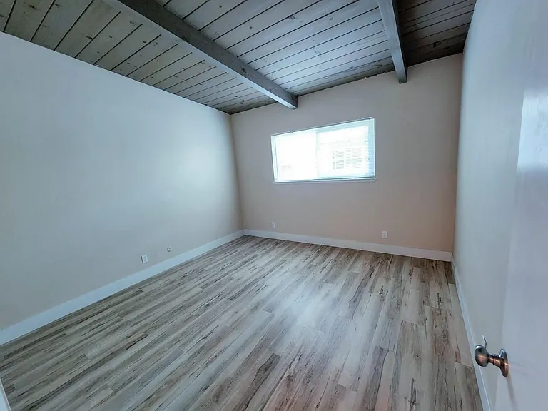 2933 Carmel St — Photo 11