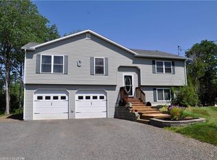 81 Maple Leaf Ln, Hermon, ME 04401