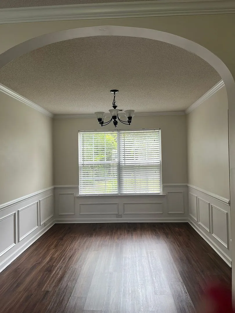 4 bed, 2.5 bath, 1843 sqft, $2,295 — Photo 4