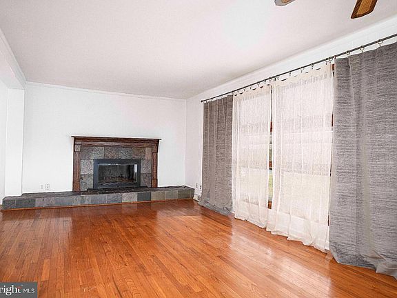 5th image of 518 N Paradise Rd