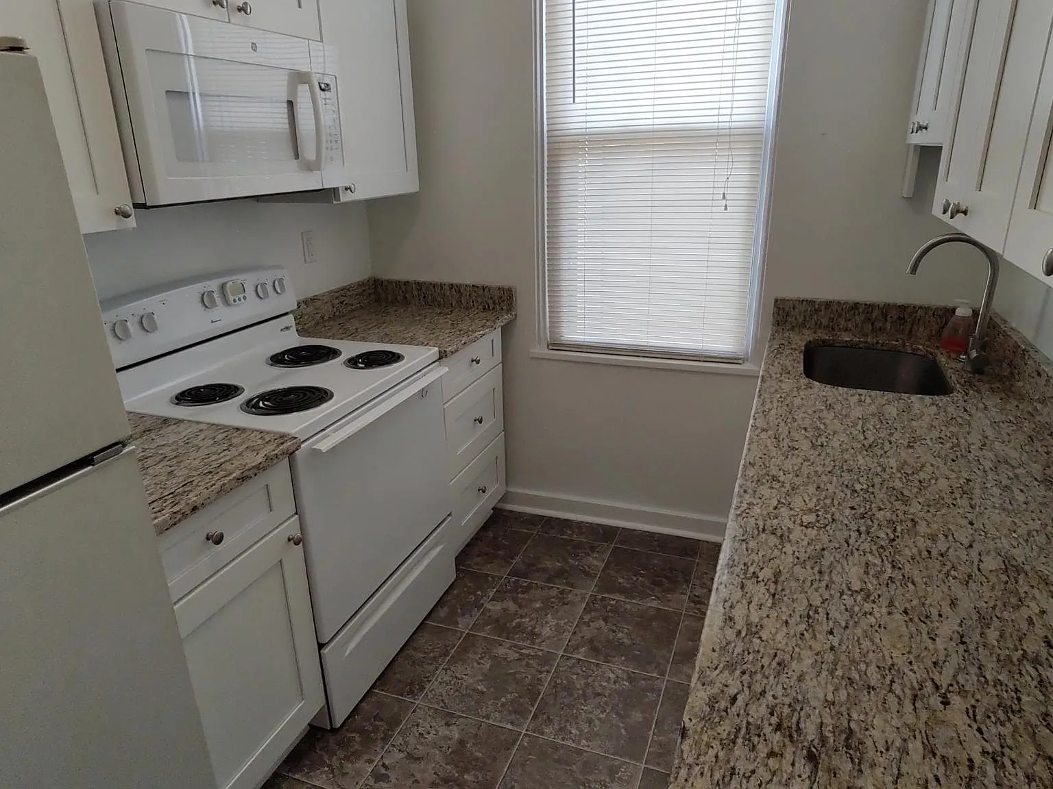 341 Boggs Ave — Photo 2
